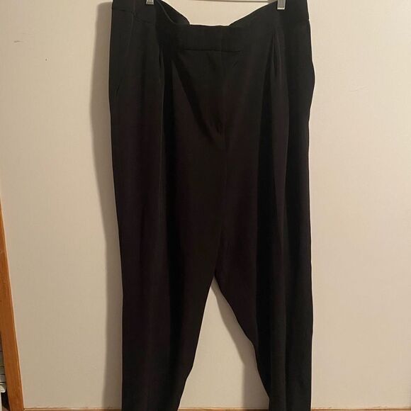 H & M Black Pleated front elastic waist trousers, size 18 - Picture 1 of 3